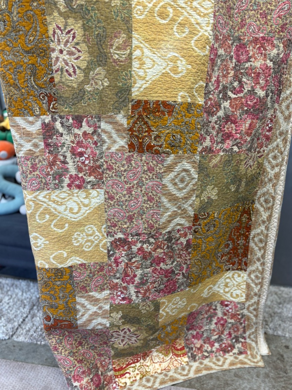 Patchwork Floral Cotton Quilt Classic Patchwork 2 shams and quilt - Picture 9 of 16